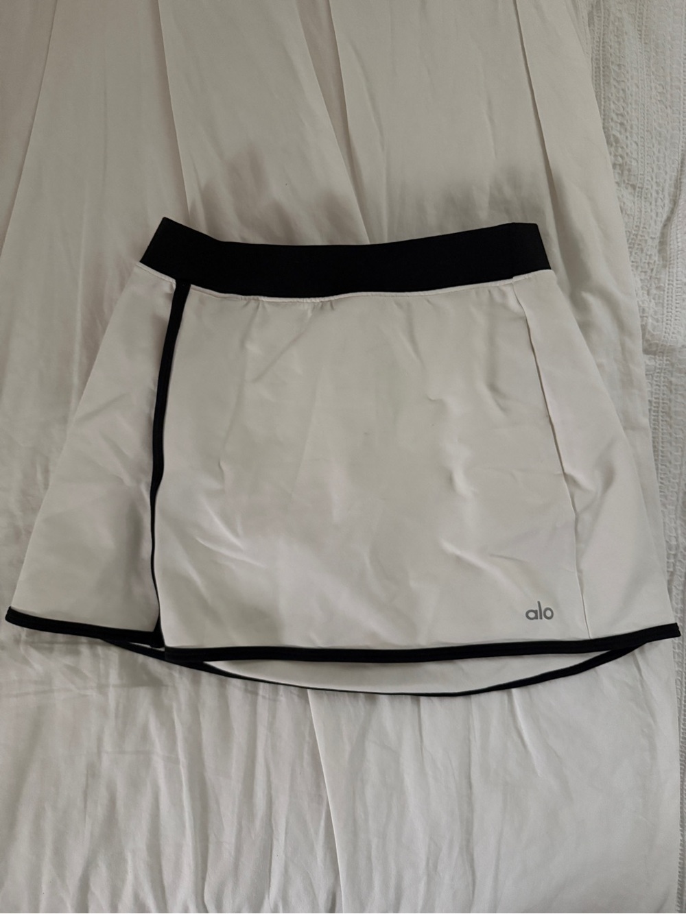 ALO Yoga White Athletic Skort with Black Trim